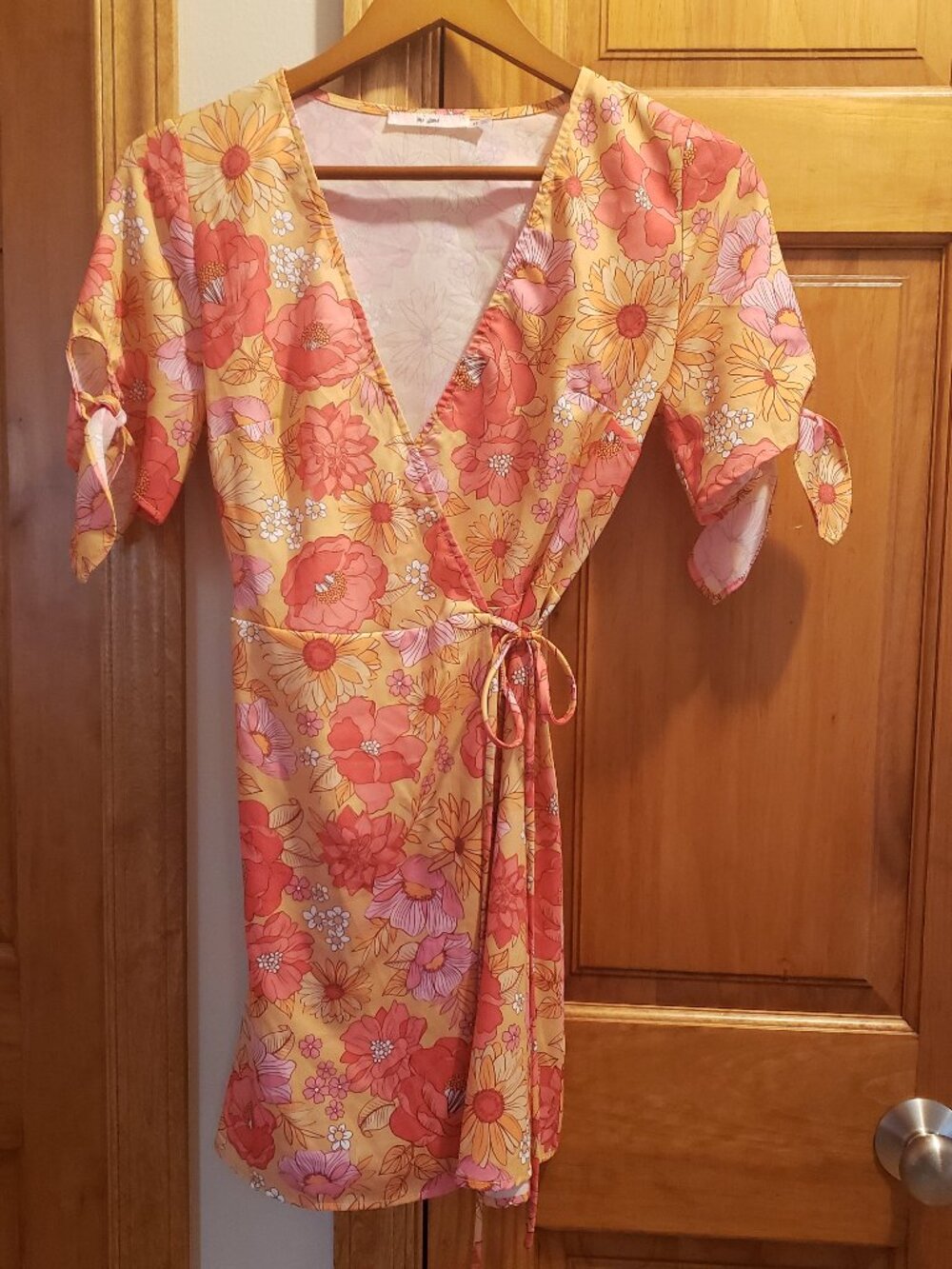 Mi Ami Orange Yellow Floral Wrap Dress XS Francesca's Flirty Mini Fall Summer